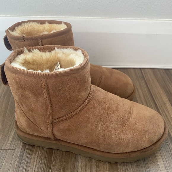 UGG Classic Mini II Boot - Picture 3 of 6